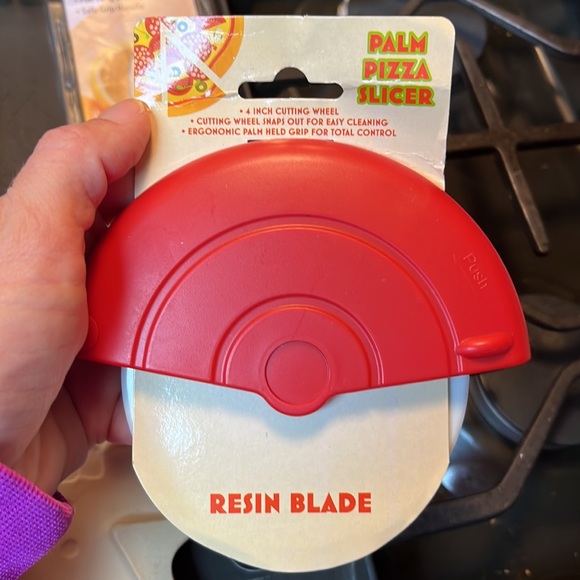 6 New Kitchen bundle with knives, pizza cutter, glass storage and cookie mold - Picture 4 of 15